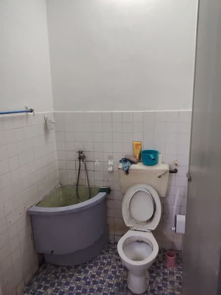 Rumah Teres 2 Tingkat untuk Disewa di Taman Sungai Besi Indah (Seri Kembangan) - Han . - Bathroom - PropertyGuru.com.my