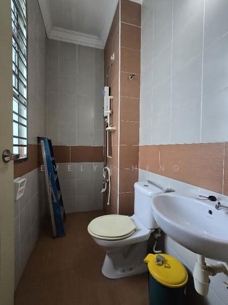 Rumah Kluster untuk Dijual di Taman Gaya (Ulu Tiram) - Evelyn Heng - Bathroom - PropertyGuru.com.my