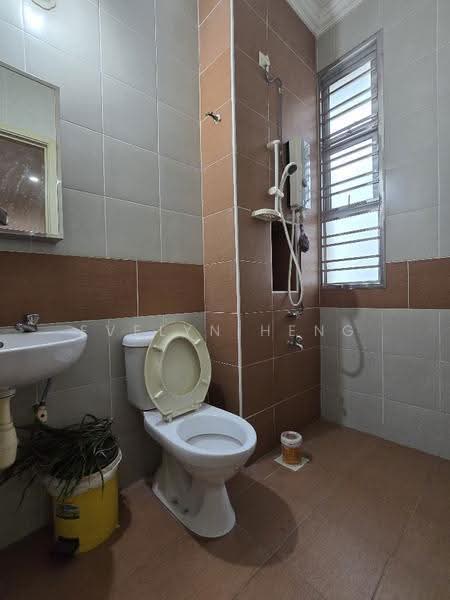 Rumah Kluster untuk Dijual di Taman Gaya (Ulu Tiram) - Evelyn Heng - Bathroom - PropertyGuru.com.my