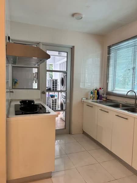 Servis Apartment untuk Disewa di Kiara Designer Suites - Fiona Lee - Kitchen - PropertyGuru.com.my