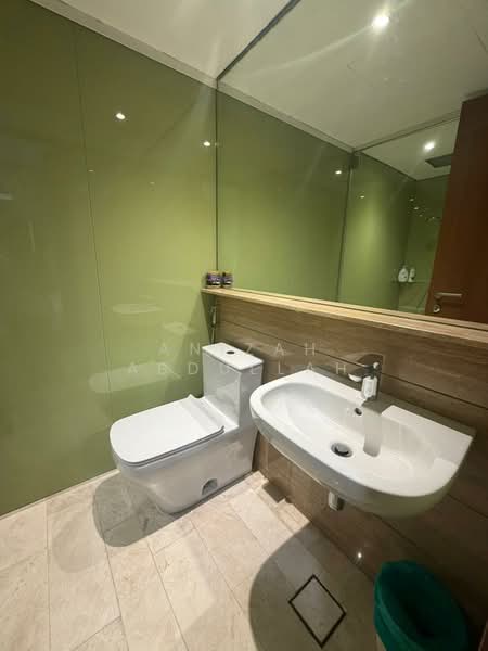 Servis Apartment untuk Disewa di Sky Suites @ KLCC - Anizah Abdullah - Bathroom - PropertyGuru.com.my