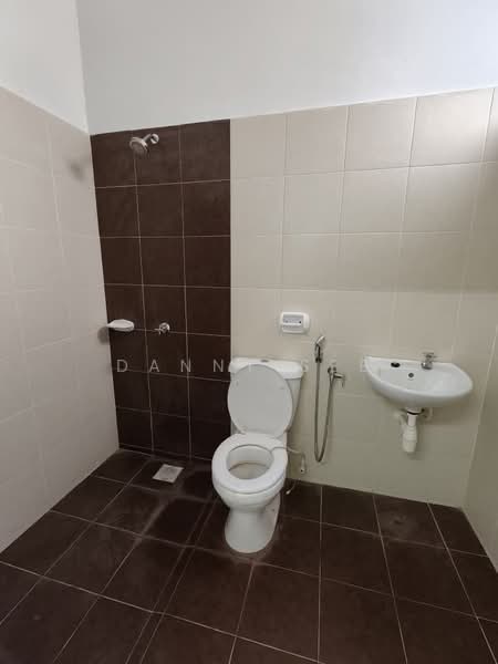 Rumah Kluster untuk Disewa di Taman Lagenda Putra (Kulai) - Danny See - Bathroom - PropertyGuru.com.my