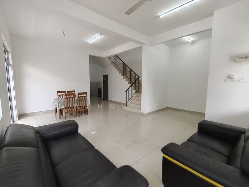 Rumah Kluster untuk Disewa di Taman Lagenda Putra (Kulai) - Danny See - Living Room - PropertyGuru.com.my