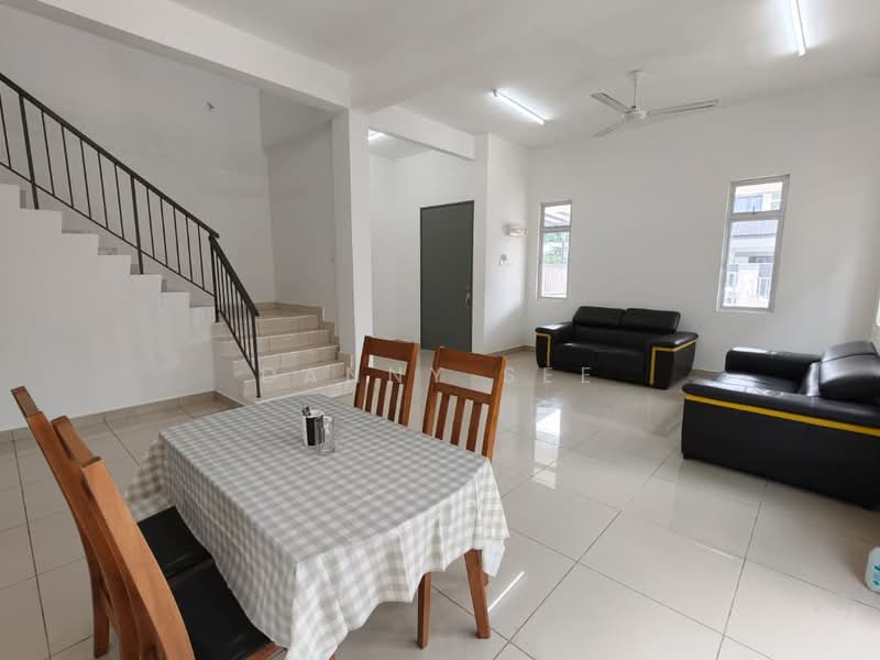 Rumah Kluster untuk Disewa di Taman Lagenda Putra (Kulai) - Danny See - Living Room - PropertyGuru.com.my