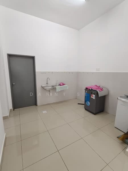 Rumah Kluster untuk Disewa di Taman Lagenda Putra (Kulai) - Danny See - Kitchen - PropertyGuru.com.my