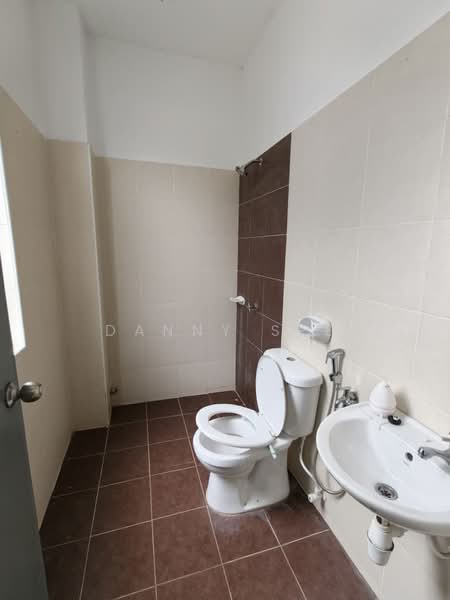 Rumah Kluster untuk Disewa di Taman Lagenda Putra (Kulai) - Danny See - Bathroom - PropertyGuru.com.my