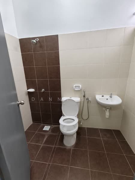 Rumah Kluster untuk Disewa di Taman Lagenda Putra (Kulai) - Danny See - Bathroom - PropertyGuru.com.my