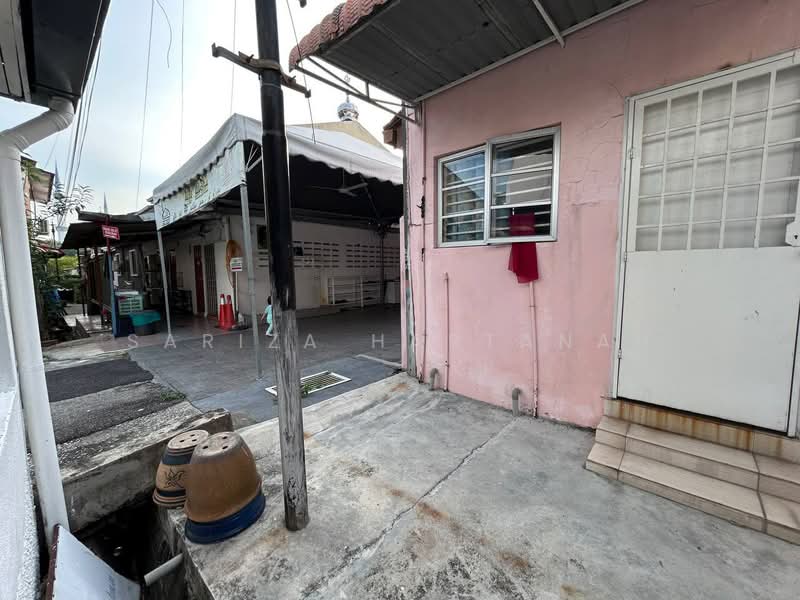 2-storey Terraced House for Sale in Seksyen 10 (Shah Alam) - Sariza Hartanah - Exterior - PropertyGuru.com.my