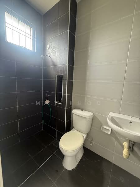 2-storey Terraced House for Sale in Taman Bestari Indah (Ulu Tiram) - May Khoo - Bathroom - PropertyGuru.com.my