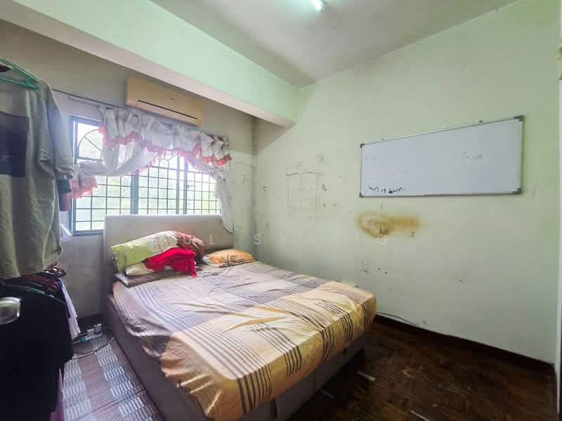 Condominium for Sale at Emerald Hill Condominium - Zul Syafiq - Bedroom - PropertyGuru.com.my