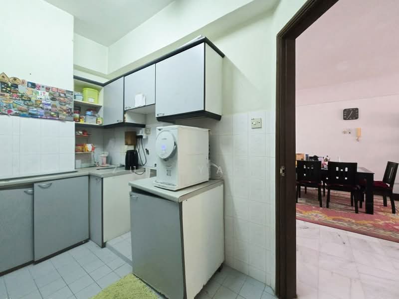 Condominium for Sale at Emerald Hill Condominium - Zul Syafiq - Kitchen - PropertyGuru.com.my