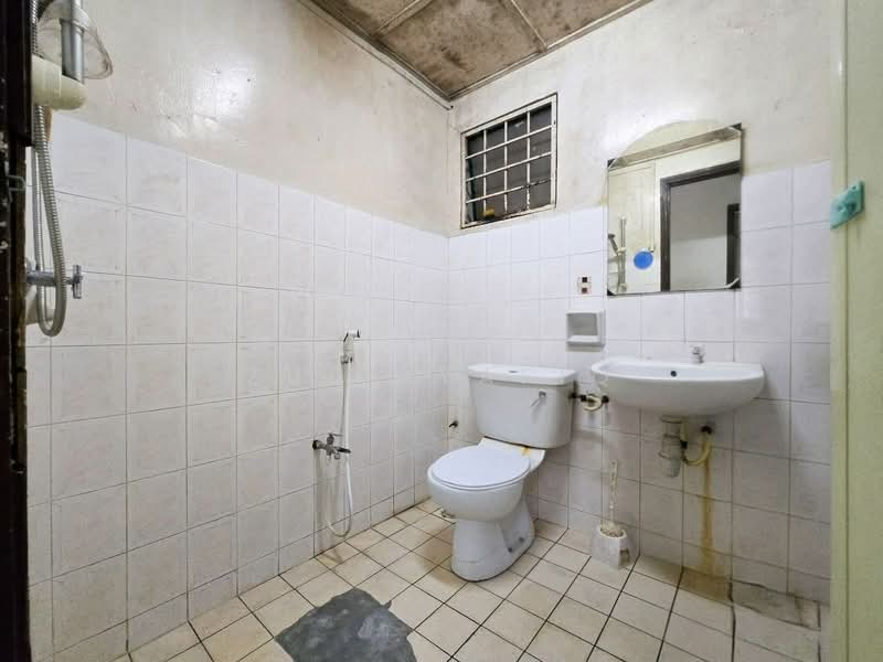 Condominium for Sale at Emerald Hill Condominium - Zul Syafiq - Bathroom - PropertyGuru.com.my