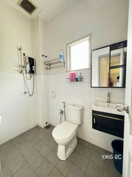 Rumah Teres 2 Tingkat untuk Disewa di Bandar Botanic (Klang) - KH Chong - Bathroom - PropertyGuru.com.my