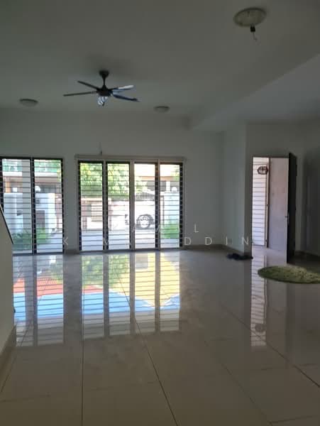 Rumah Teres 2 Tingkat untuk Dijual di Alam Impian (Shah Alam) - Kamal Kamaruddin - Living Room - PropertyGuru.com.my
