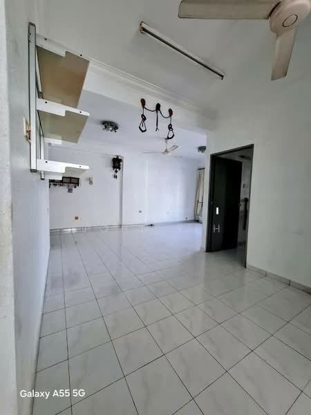 Pangsapuri untuk Dijual di Desa Permai Indah Apartment - John Teh - Living Room - PropertyGuru.com.my