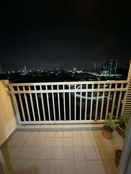 Kondominium untuk Dijual di Scott Towers @ Larkin JB - Jennie Chew - Balcony - PropertyGuru.com.my