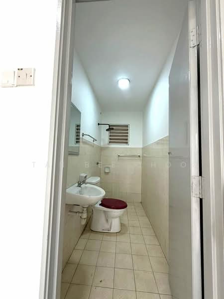 Pangsapuri untuk Dijual di Baiduri Court Apartment - Tan Bee Choo - Bathroom - PropertyGuru.com.my