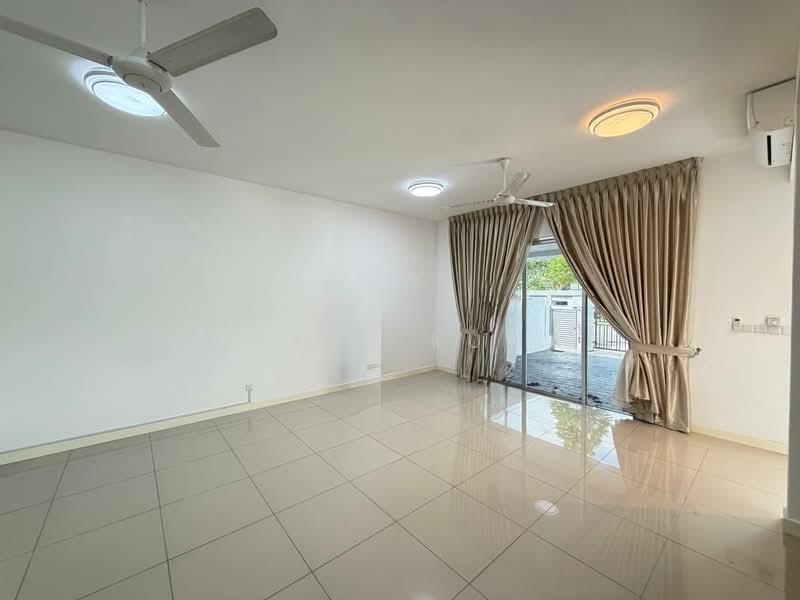 Rumah Teres untuk Disewa di Kota Emerald (Rawang) - Uthaya Kumar - Living Room - PropertyGuru.com.my