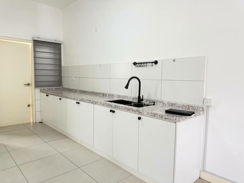 Rumah Teres untuk Disewa di Kota Emerald (Rawang) - Uthaya Kumar - Kitchen - PropertyGuru.com.my