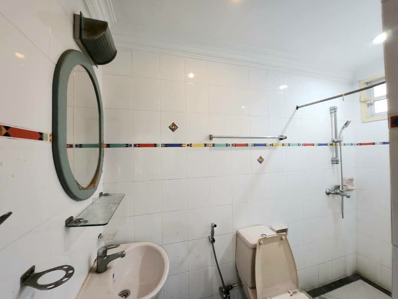 Rumah Berkembar untuk Dijual di Taman Pelangi (Johor Bahru) - Jennie Chew - Bathroom - PropertyGuru.com.my