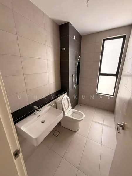 Rumah Teres 2 Tingkat untuk Disewa di Kota Emerald (Rawang) - Uthaya Kumar - Bathroom - PropertyGuru.com.my
