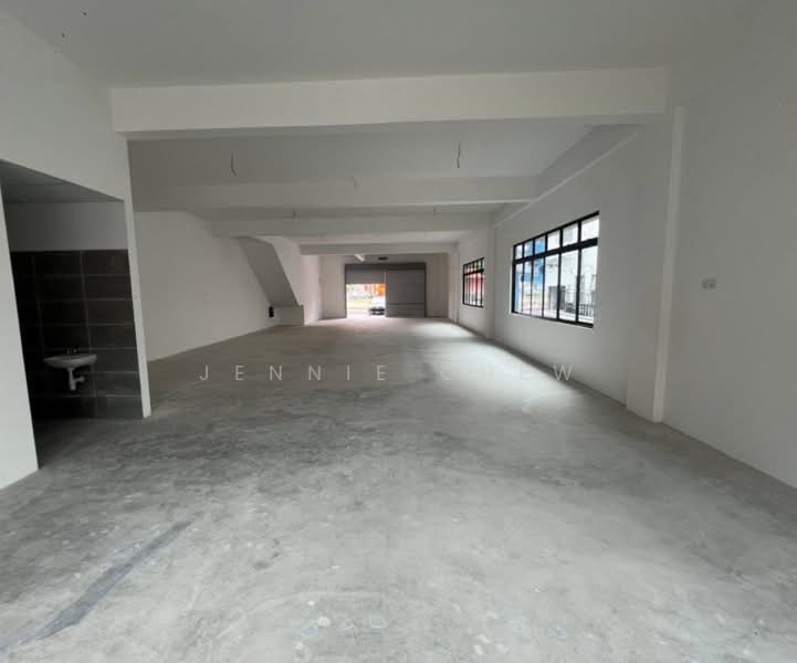 Shop for Rent in Taman Desa Cemerlang (Ulu Tiram) - Jennie Chew - Interior - PropertyGuru.com.my