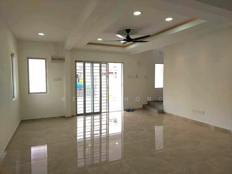 Rumah Teres 2 Tingkat untuk Dijual di Taman Kajang Utama (Kajang) - Kent Chong - Living Room - PropertyGuru.com.my