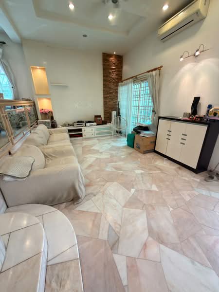 Rumah Teres untuk Dijual di Island Glades (Jelutong) - Darren Lye - Living Room - PropertyGuru.com.my