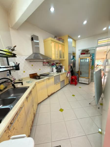 Rumah Teres untuk Dijual di Island Glades (Jelutong) - Darren Lye - Kitchen - PropertyGuru.com.my