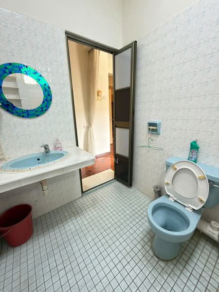 Rumah Teres untuk Dijual di Island Glades (Jelutong) - Darren Lye - Bathroom - PropertyGuru.com.my