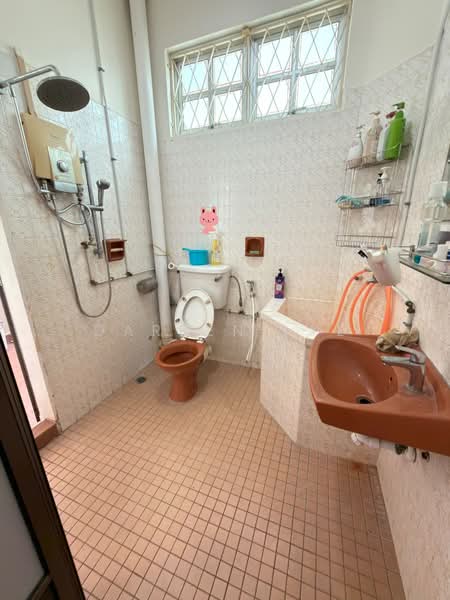 Rumah Teres untuk Dijual di Island Glades (Jelutong) - Darren Lye - Bathroom - PropertyGuru.com.my