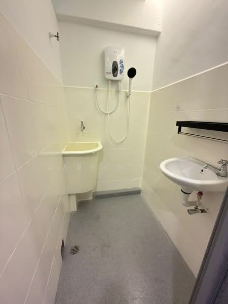 Flat for Sale at Green Garden - Darren Lye - Bathroom - PropertyGuru.com.my