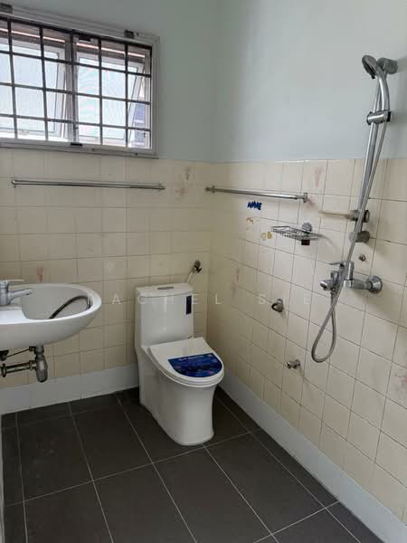 Rumah Teres untuk Disewa di Usj 2 (Subang Jaya) - Rachel Sie - Bathroom - PropertyGuru.com.my