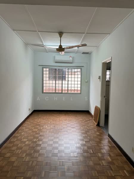 Rumah Teres untuk Disewa di Usj 2 (Subang Jaya) - Rachel Sie - Living Room - PropertyGuru.com.my