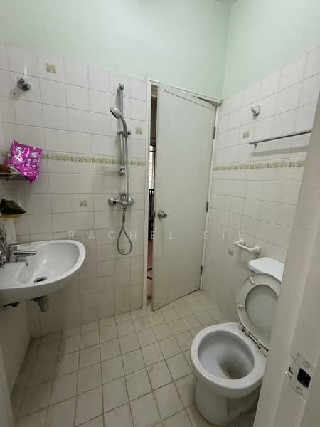 Rumah Teres untuk Disewa di Usj 2 (Subang Jaya) - Rachel Sie - Bathroom - PropertyGuru.com.my