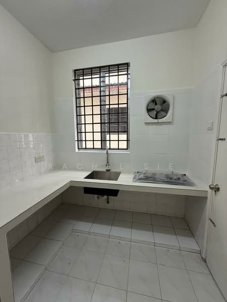 Rumah Teres untuk Disewa di Usj 2 (Subang Jaya) - Rachel Sie - Kitchen - PropertyGuru.com.my