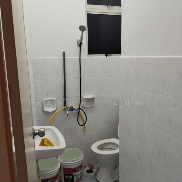 Pangsapuri untuk Disewa di Taman Kulai - Jason Tang - Bathroom - PropertyGuru.com.my