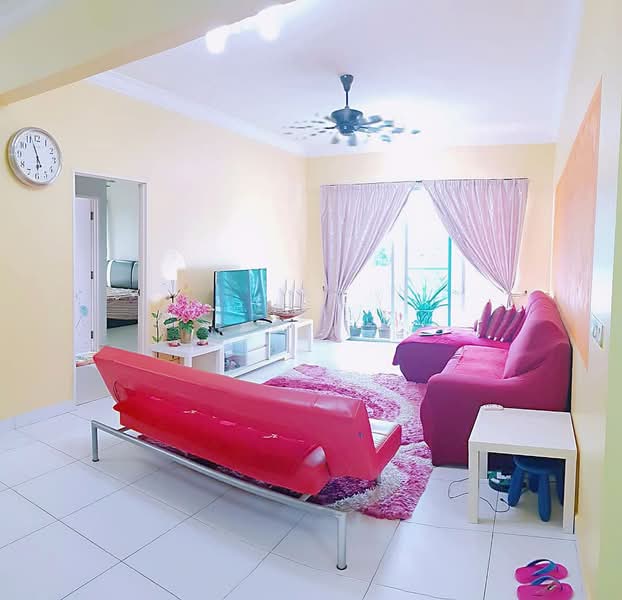 Kondominium untuk Dijual di Elit Heights @ Bayan City - Vincent Ooi - Living Room - PropertyGuru.com.my
