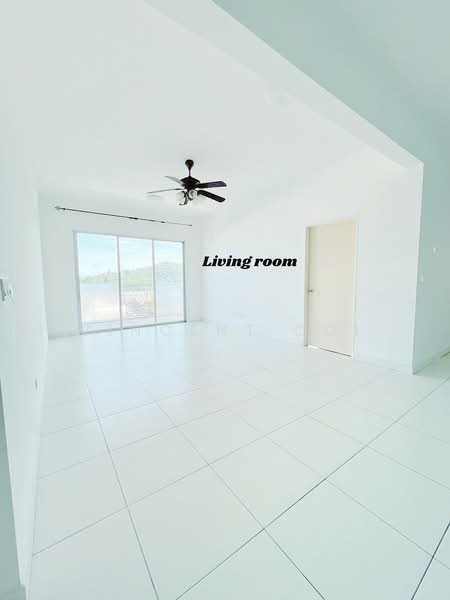 Kondominium untuk Dijual di Elit Heights @ Bayan City - Vincent Ooi - Living Room - PropertyGuru.com.my