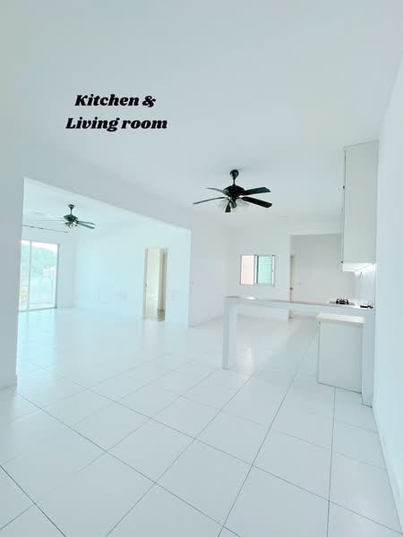 Kondominium untuk Dijual di Elit Heights @ Bayan City - Vincent Ooi - Living Room - PropertyGuru.com.my