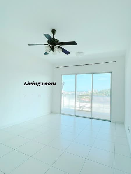 Kondominium untuk Dijual di Elit Heights @ Bayan City - Vincent Ooi - Living Room - PropertyGuru.com.my