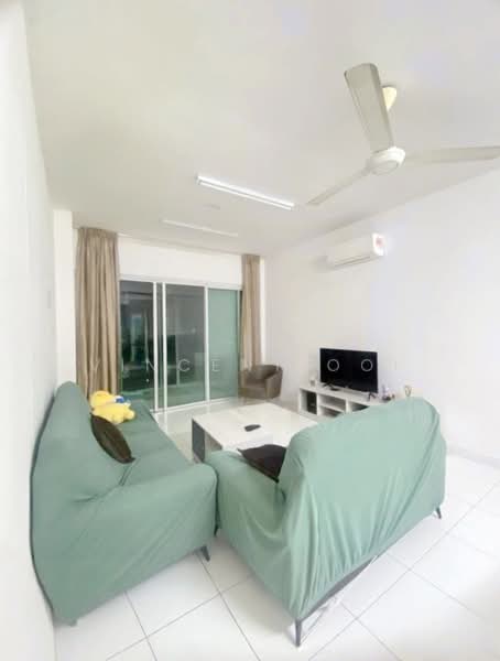 Kondominium untuk Dijual di Elit Heights @ Bayan City - Vincent Ooi - Living Room - PropertyGuru.com.my