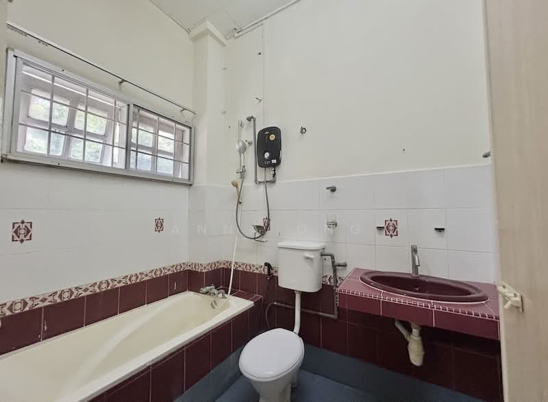 Semi-Detached House for Rent in Sungai Long (Bandar Sungai Long) - Anna Ong - Bathroom - PropertyGuru.com.my
