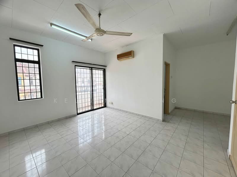 2-storey Terraced House for Sale in Taman Pinji Mewah (Ipoh) - Kelvin Chong - Living Room - PropertyGuru.com.my