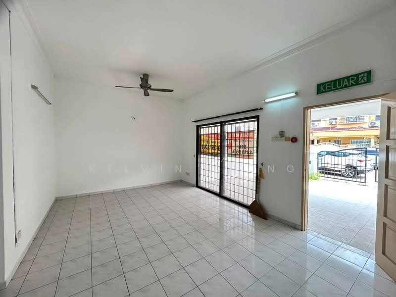 2-storey Terraced House for Sale in Taman Pinji Mewah (Ipoh) - Kelvin Chong - Living Room - PropertyGuru.com.my