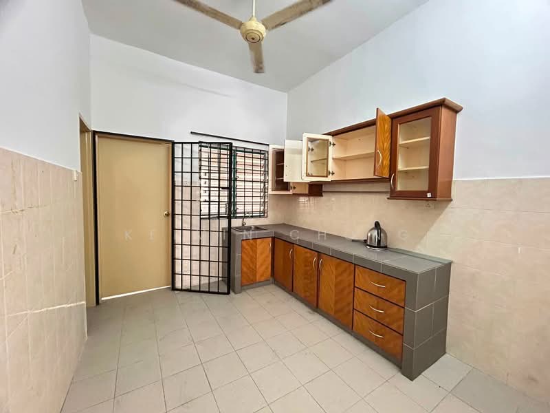 2-storey Terraced House for Sale in Taman Pinji Mewah (Ipoh) - Kelvin Chong - Kitchen - PropertyGuru.com.my
