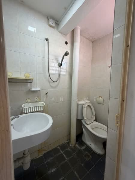 Rumah Teres 2 Tingkat untuk Disewa di Bandar Menjalara (Kuala Lumpur) - Ryan Swe - Bathroom - PropertyGuru.com.my