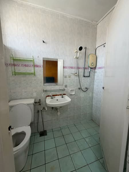 Rumah Teres 2 Tingkat untuk Disewa di Bandar Kinrara Seksyen 1 (Bandar Kinrara) - Ryan Swe - Bathroom - PropertyGuru.com.my