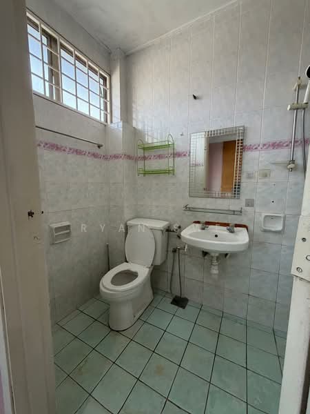 Rumah Teres 2 Tingkat untuk Disewa di Bandar Kinrara Seksyen 1 (Bandar Kinrara) - Ryan Swe - Bathroom - PropertyGuru.com.my