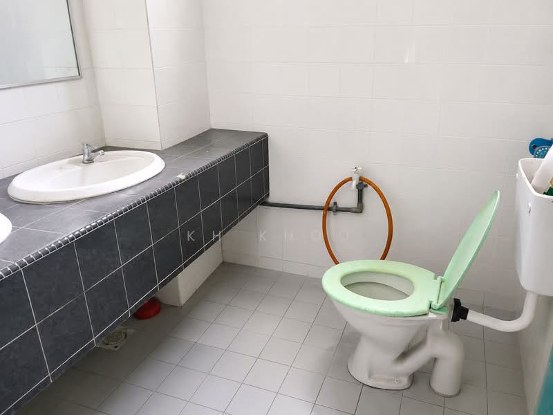 Shop / Office for Rent in SS19 (Subang Jaya) - KH Khoo - Bathroom - PropertyGuru.com.my